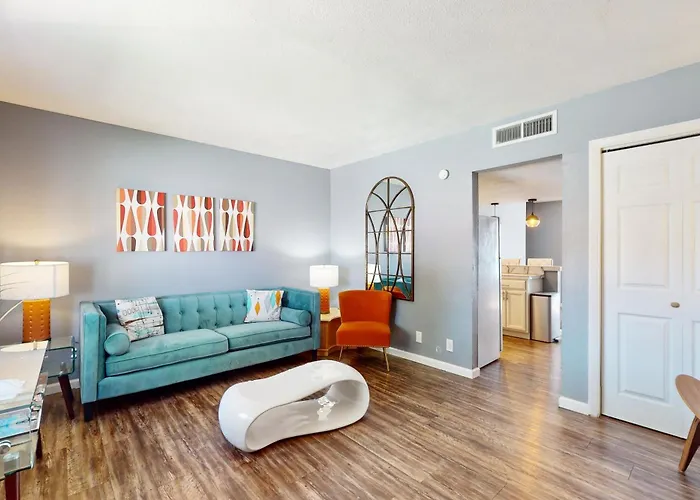 Groovin' Apartment Glendale